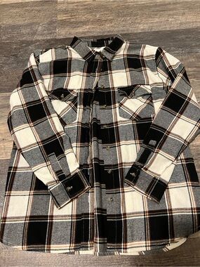 Women’s Black and Gray Plaid Button-Up Shirt